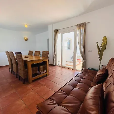 Mo Villa *